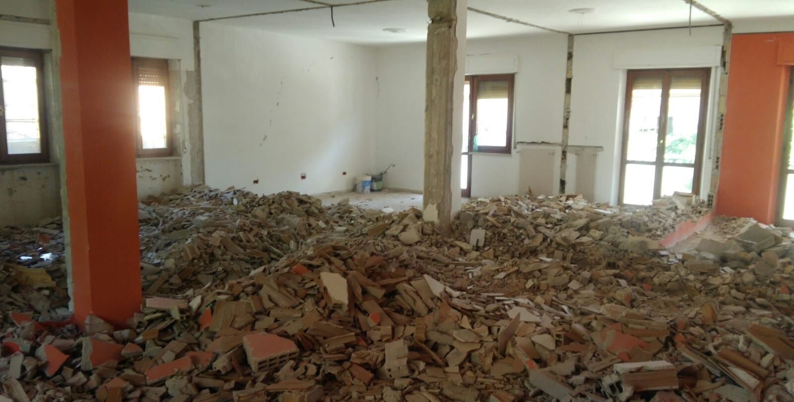 Cantiere — demolizione tamponature