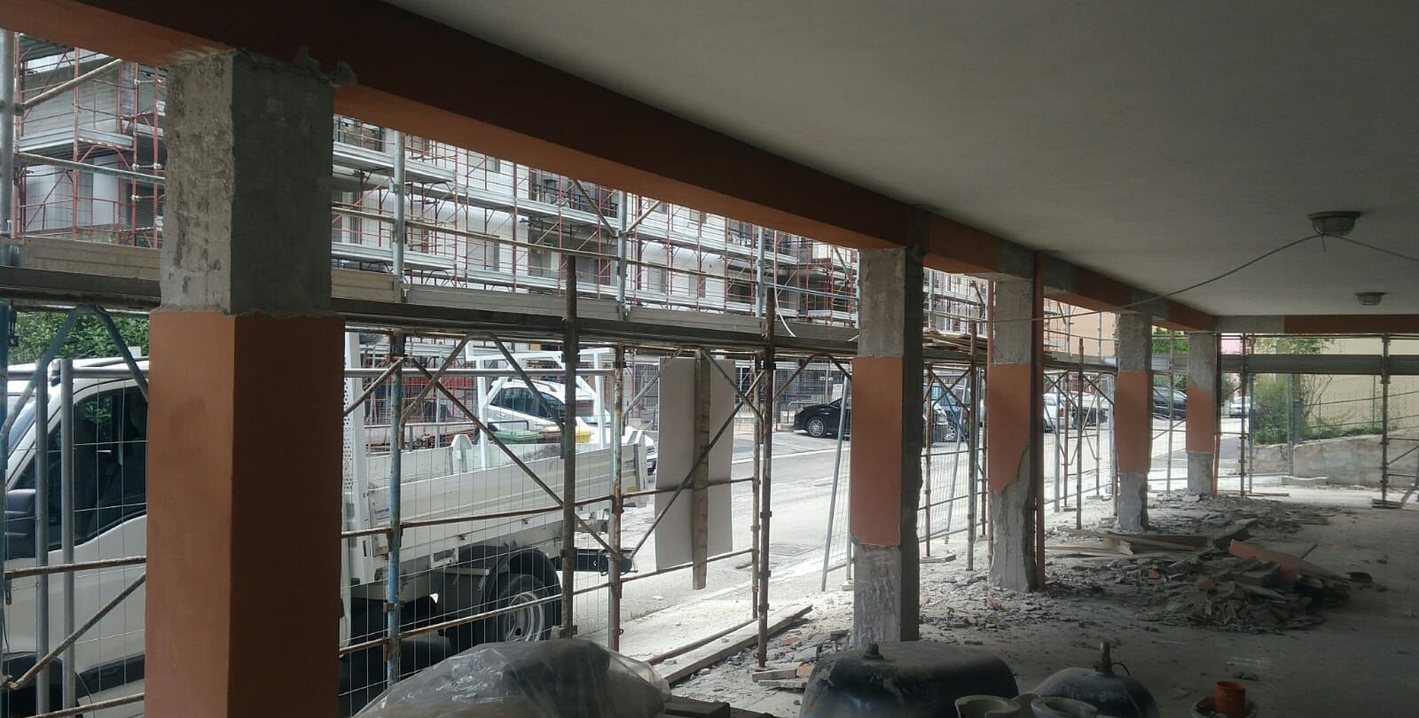 Cantiere — porticato