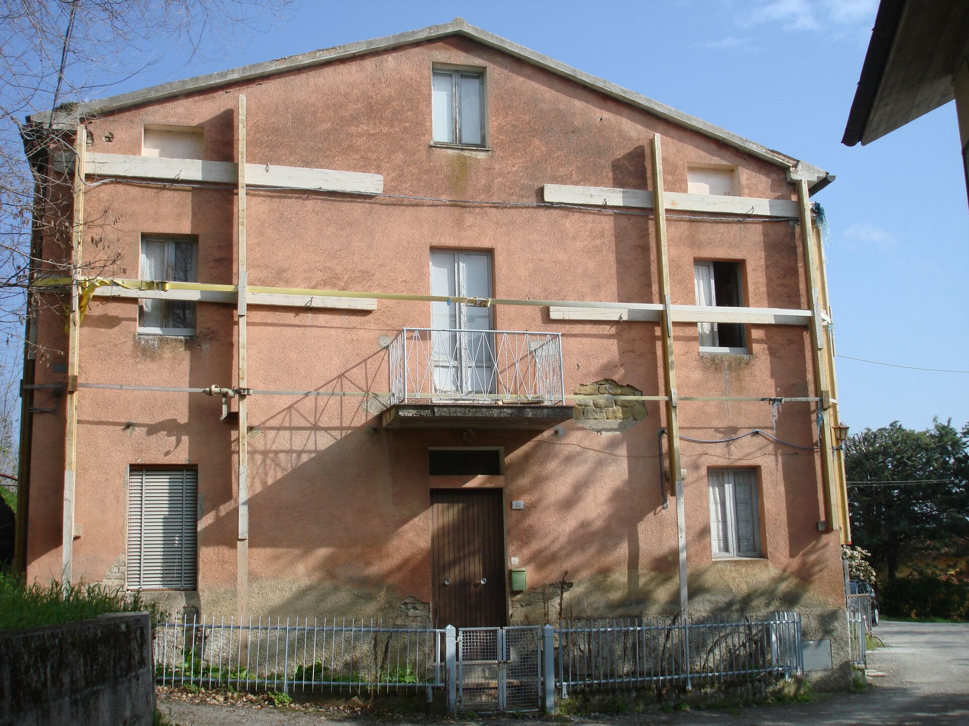 ANTE — fabbricato principale danneggiato